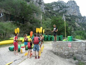 Le guide nous explique en 2 minutes les dangers de la descente de l'Herault